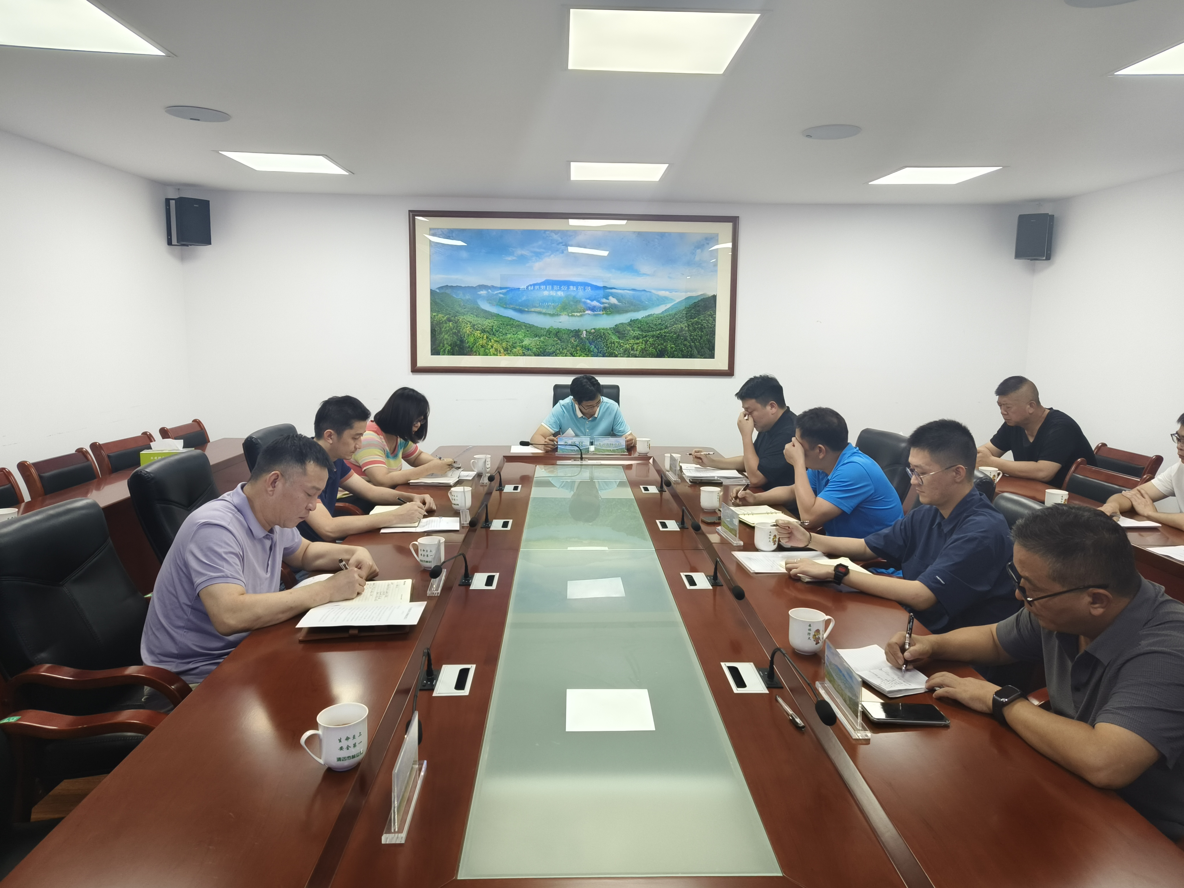 清遠市林業(yè)局召開規(guī)范建設(shè)項目使用林地座談會